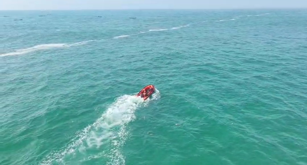 Seorang Pemancing Tersapu Ombak di Pantai Lampon, Tim SAR Lakukan Pencarian