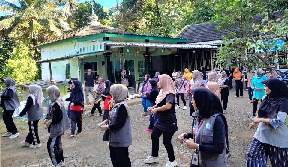 Mahasiswa UNU Purwokerto Edukasi Gaya Hidup Sehat di Grumbul Kronjot