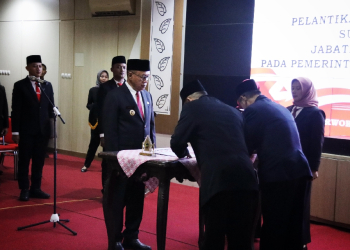 Bupati Sadewo Lantik 15 Pejabat Baru, Dorong Akselerasi Kinerja Birokrasi Banyumas