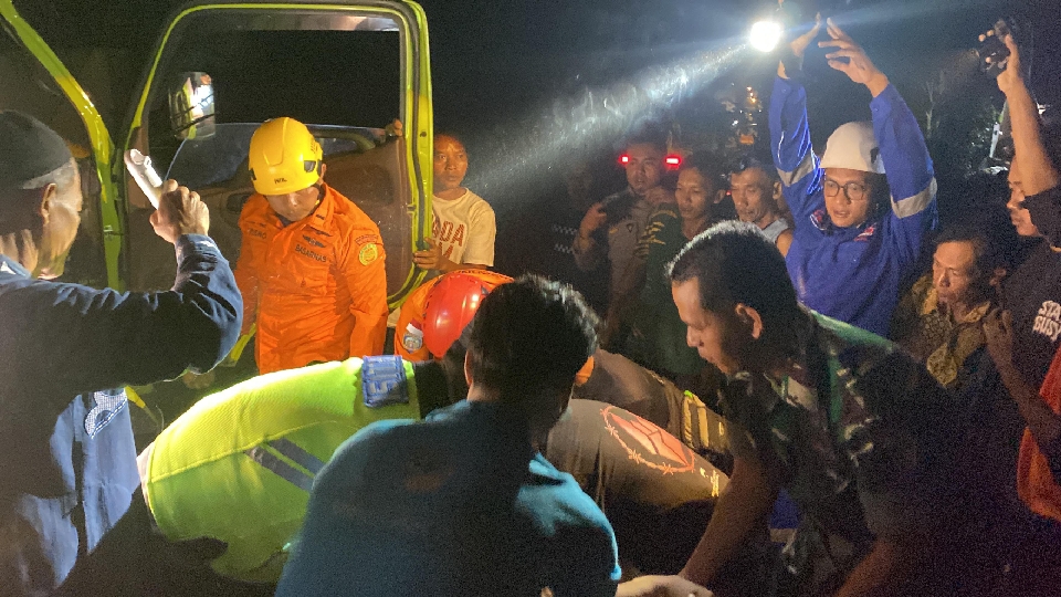 Satu Orang Tewas Terjepit Truk di Kemranjen