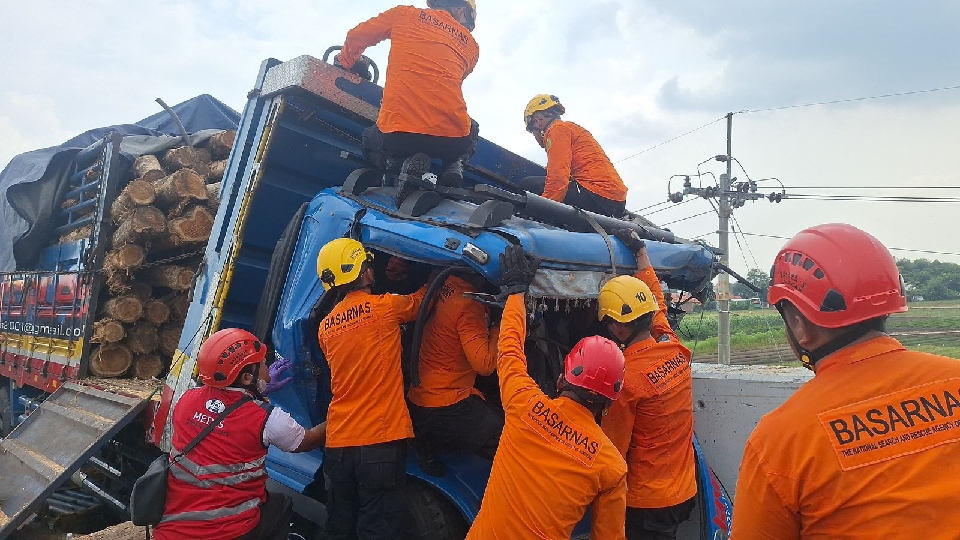 Kecelakaan Truk Kayu di Tol Pejagan KM 261, Sopir dan Kernet Selamat