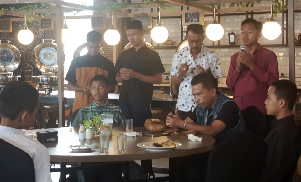 Sambut Tahun Baru Hijriah, Pengacara Djoko Kumis Gelar Santunan dan Makan Bersama Anak Yatim Piatu di Hotel Luminor