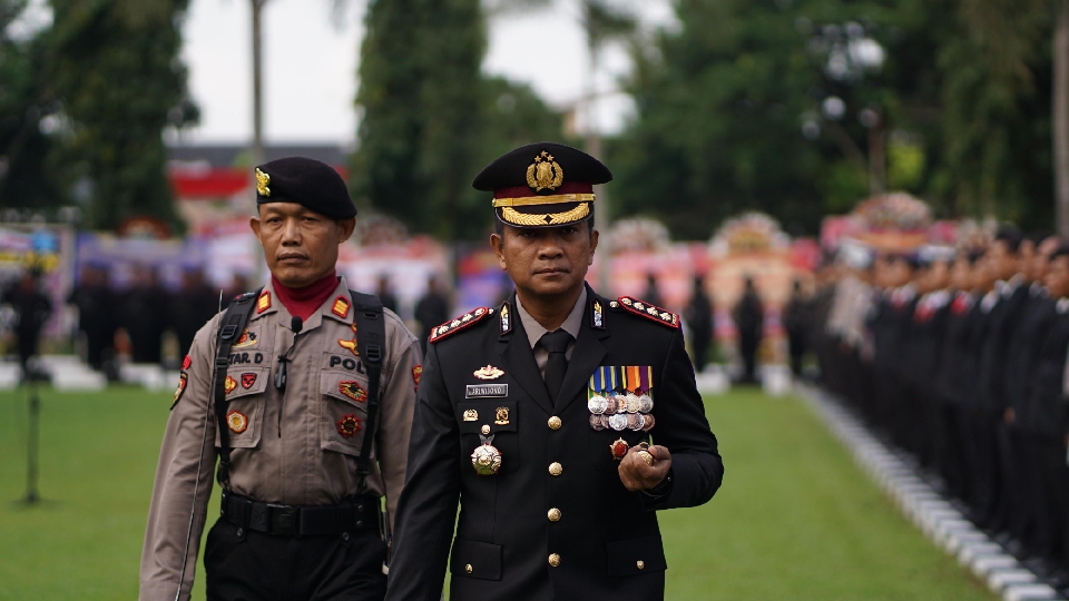 Kapolresta Banyumas Pimpin Upacara HUT Bhayangkara Ke-79