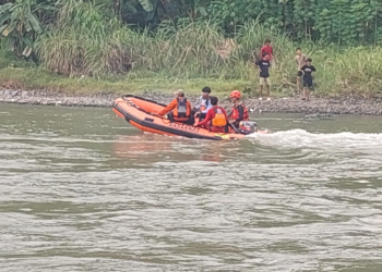 Seorang Lansia Terjatuh ke Sungai Klawing Saat Hendak Mengambil Kelapa