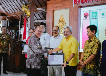 Banyumas Serahkan Bantuan Keuangan Rp 3 Miliar Lebih kepada 9 Parpol