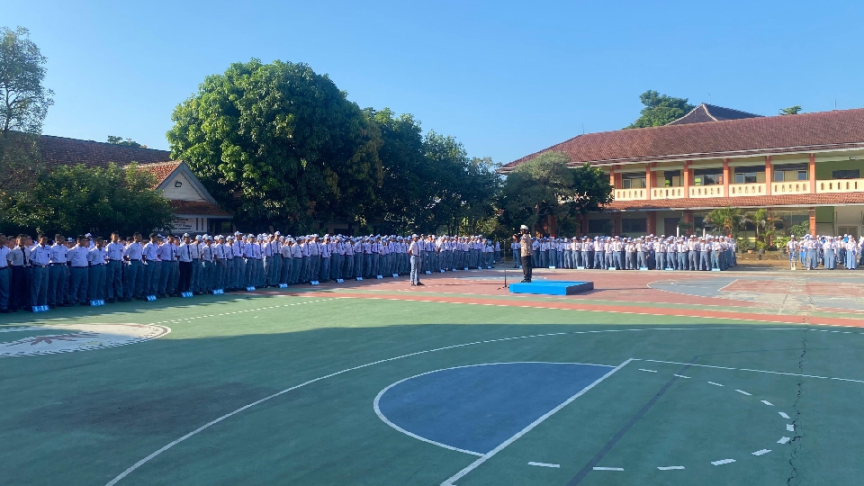 Sat Lantas Polresta Banyumas Gelar “Police Goes to School” di SMAN 5 Purwokerto
