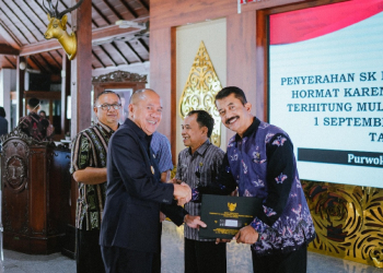 195 ASN Banyumas Terima SK Pensiun