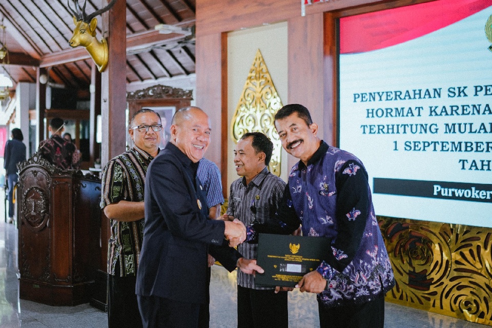 195 ASN Banyumas Terima SK Pensiun