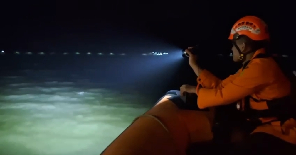 Kapal Yacht Mati Mesin di Perairan Nusakambangan, 5 Orang Selamat Dievakuasi