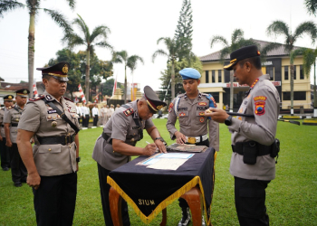 Sertijab Kasat Binmas dan Kapolsek Jajaran: Kapolresta Banyumas Tekankan Profesionalisme dan Dedikasi