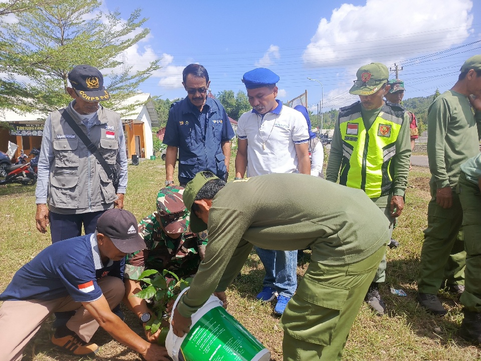 Peradi SAI Purwokerto Tanam 700 Pohon Tabebuya di Desa Tipar Kidul