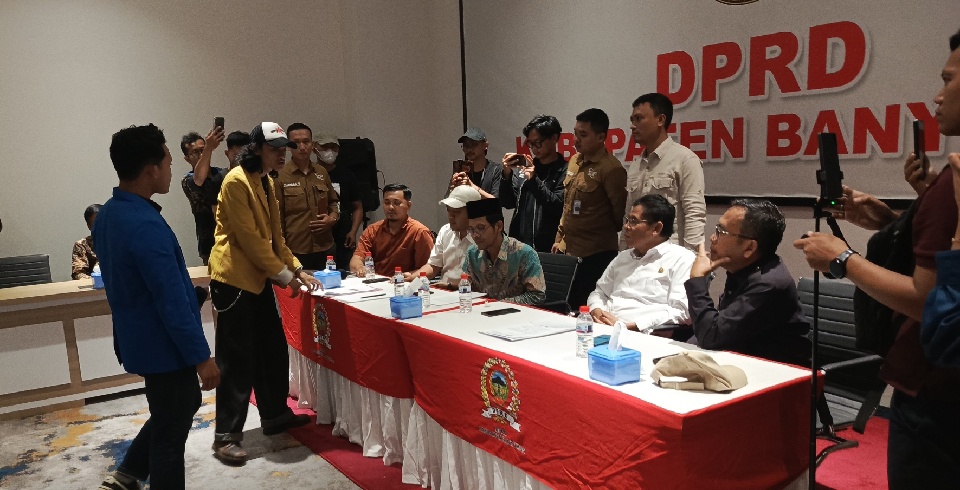Aliansi Mahasiswa Banyumas Raya Kritik Keras DPRD: Ketua Dewan Tak Tahu Besaran Tunjangan Dinilai Ironis
