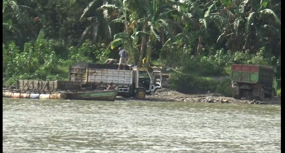 Warga Banyumas Keluhkan Tambang Pasir Ilegal di Sungai Serayu