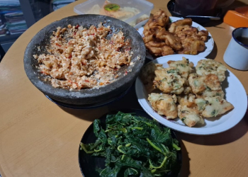 Ketua Peradi SAI Purwokerto Masak Sambel Tempe di Rumah, Hidangan Sederhana Bikin Hangat Suasana