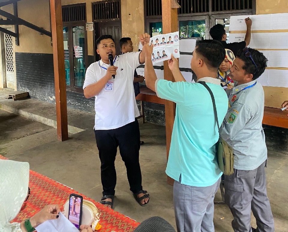 Warga RW 4 Desa Cilongok Tolak Politik Uang, Pilih Ketua RW Secara Demokratis