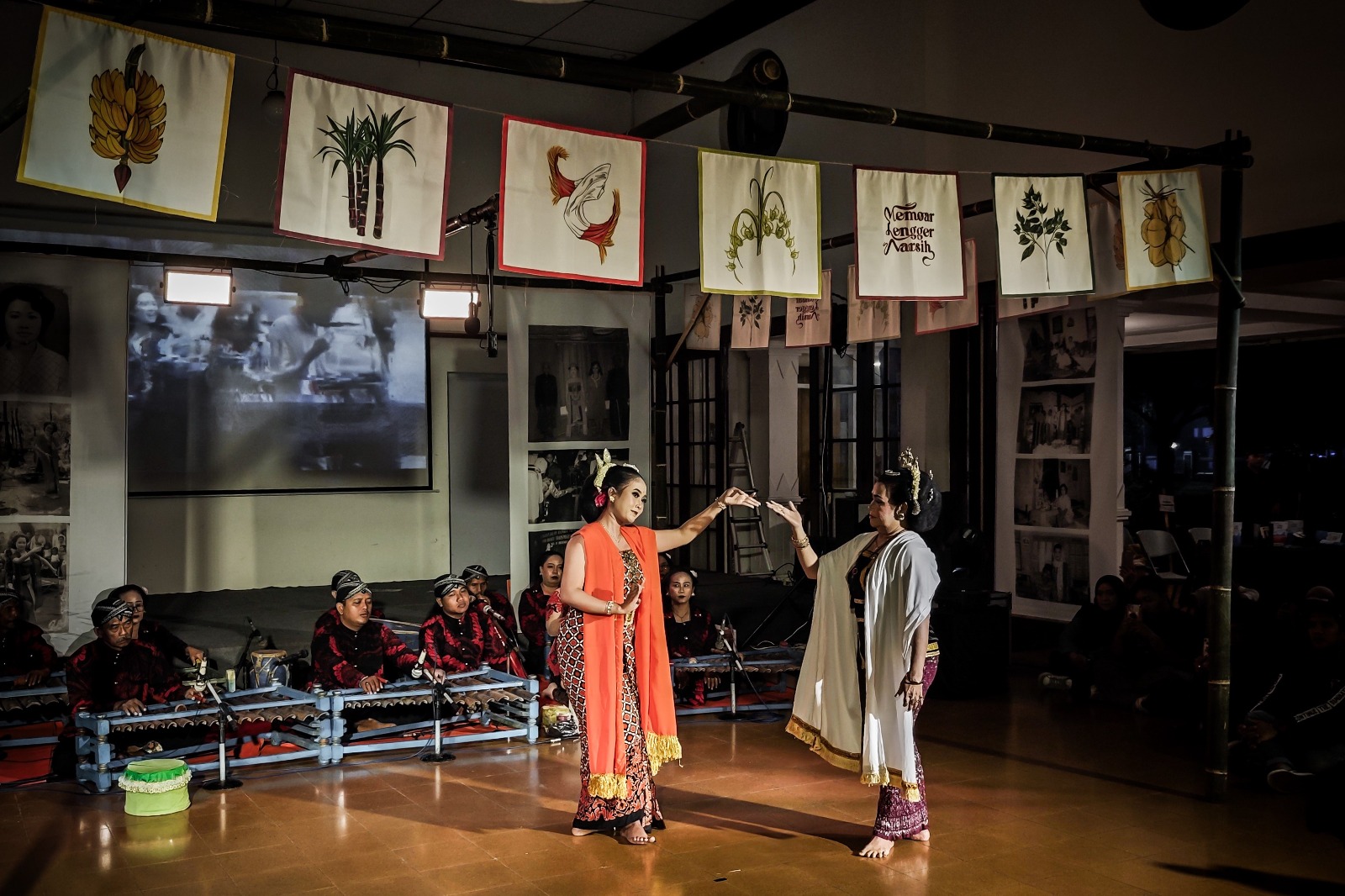 Memoar Lengger Narsih: Menyelami Laku Hidup Penari Tradisi