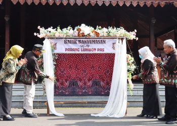 ASN Banyumas Kenakan Batik Kahuripan, Bupati Serukan Cinta Produk Lokal