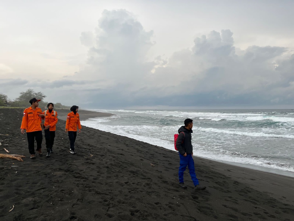Diduga Lakukan Percobaan Bunuh Diri, Pemuda Hilang di Pantai Ambal