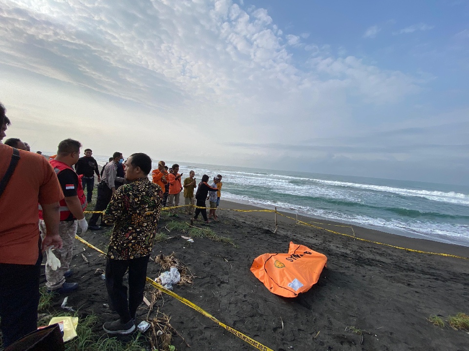 Ridho Ditemukan, Pencarian di Pantai Dewaruci Berakhir Duka