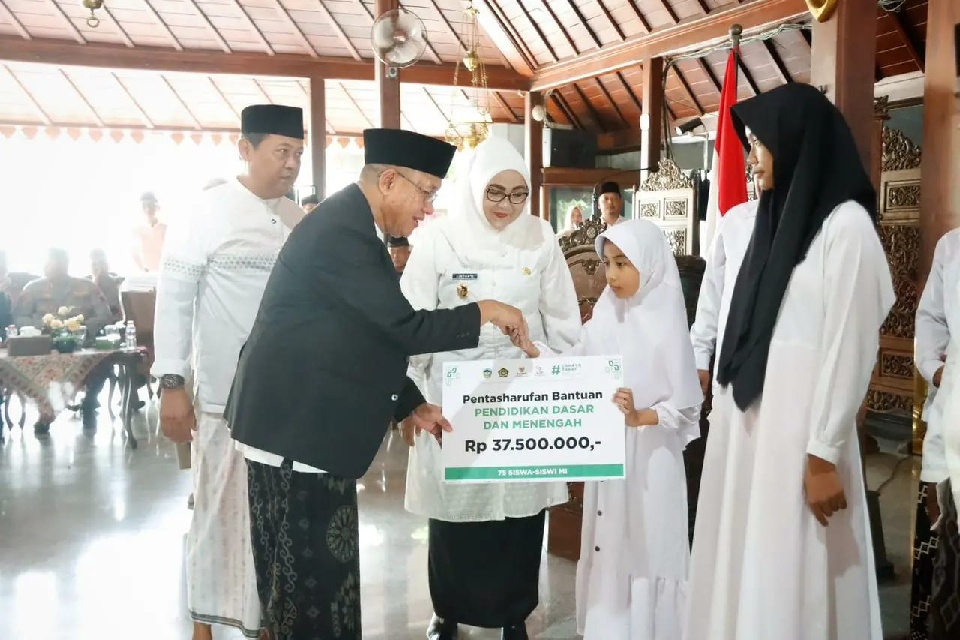 Bupati Banyumas Salurkan Bantuan Rp1 Miliar untuk 535 Mustahik di Hari Santri