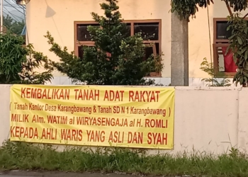 Banner Protes Sengketa Tanah di Karangbawang Dicopot Beberapa Jam Setelah Dipasang