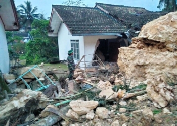 Gunung Kapur di Kawasan Pabrik Semen Bima Ajibarang Longsor, Tiga Rumah Rusak