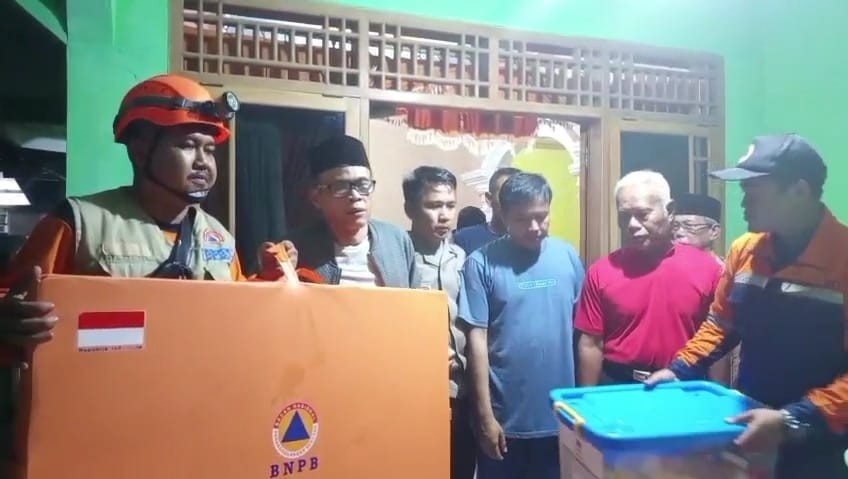 11 Warga Terdampak Longsor di Darmakradenan, Pemkab Banyumas Salurkan Bantuan