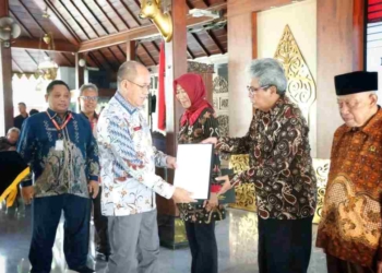 97 PNS Banyumas Terima SK Pensiun