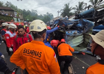 Terjebak di Kabin, Tiga Korban Kecelakaan Truk Berhasil Diekstrikasi