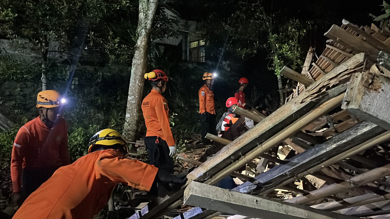 Longsor di Majenang : 2 Meninggal Dunia,  21 Belum Ditemukan