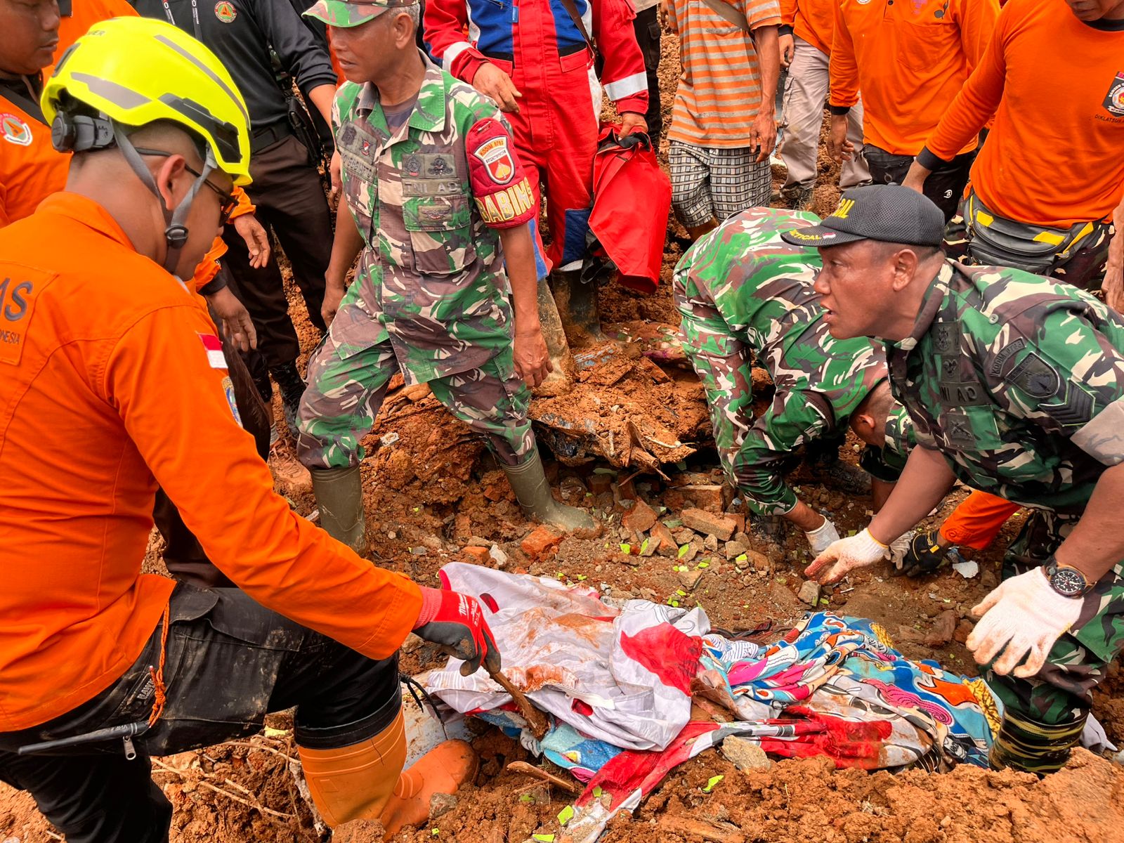 Tim SAR Temukan 1 Korban Longsor di Worksite B-1