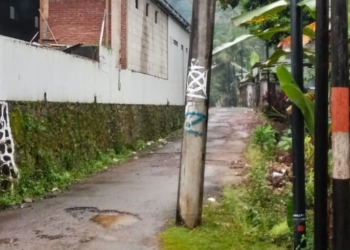 Warga Sokawera Laporkan Tiang Listrik Ganggu Jalan ke Klinik Hukum PERADI SAI