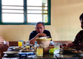 Anas Urbaningrum Temukan Rasa dan Makna di Warung Enthok Nini Kenter