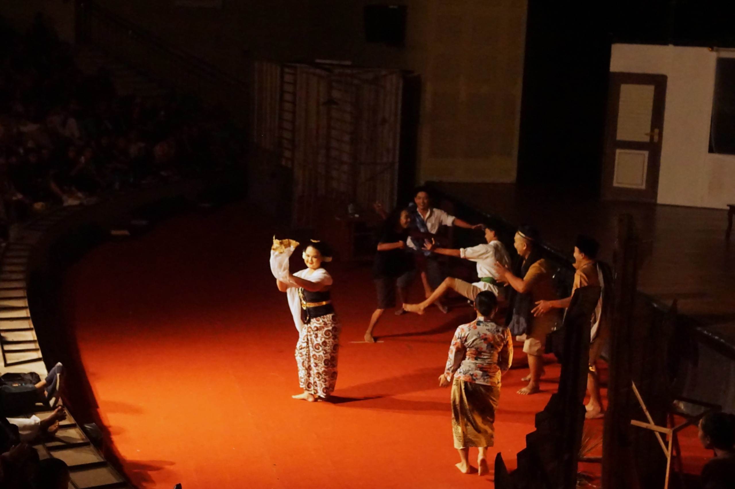 Teater Samudra Bangkit! “Kembang Mangsan” Pikat Penonton di Tengah Era Digital