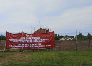 Ketika Spanduk Larangan di Saphire Mansion Tak Lagi Bermakna: Potret Hukum yang Ditertawakan