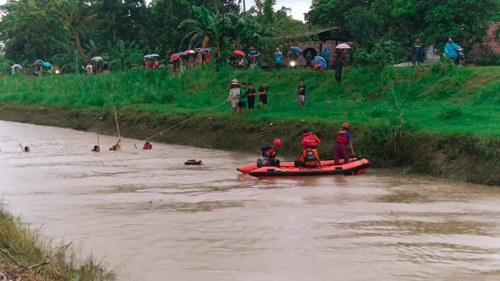 Cari Rumput di Pinggir Sungai, Warga Kebumen Terpeleset dan Hilang