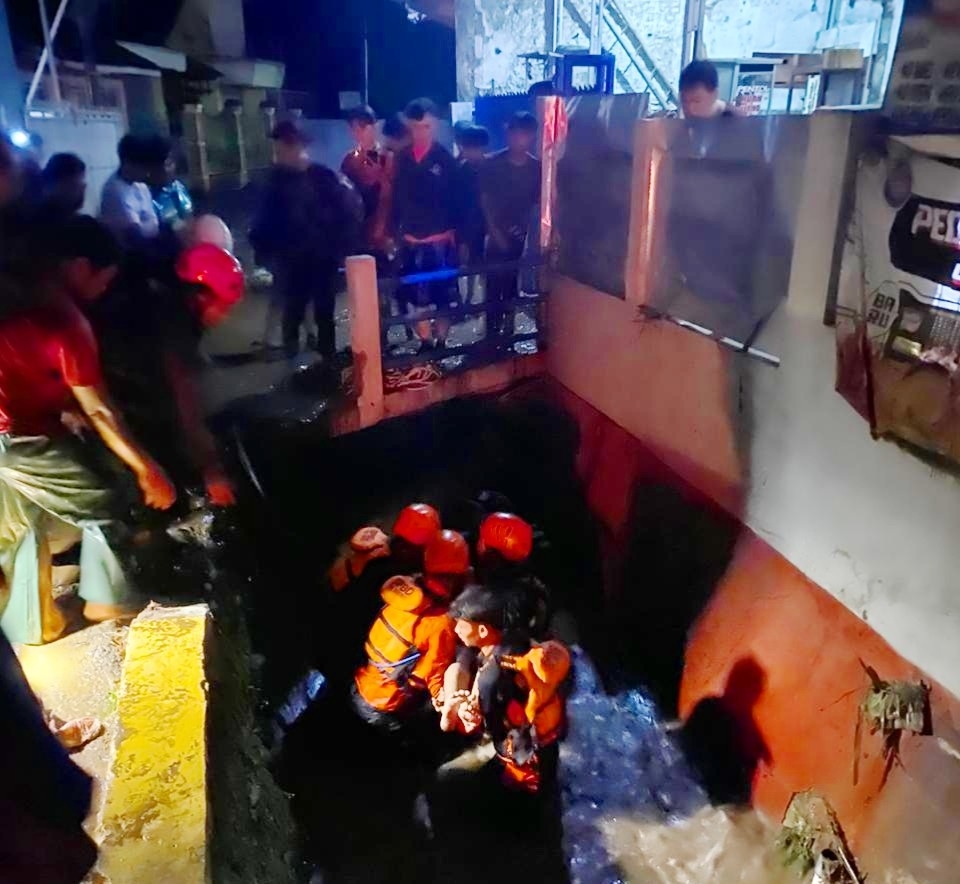 Warga Bumiayu Tewas Terseret Arus Banjir Usai Tersetrum Listrik