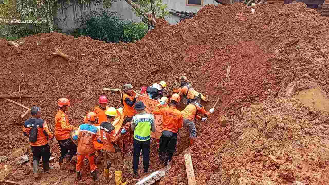 Duka Longsor Majenang: Hafiz, Bocah 6 Tahun, Ditemukan Tak Bernyawa