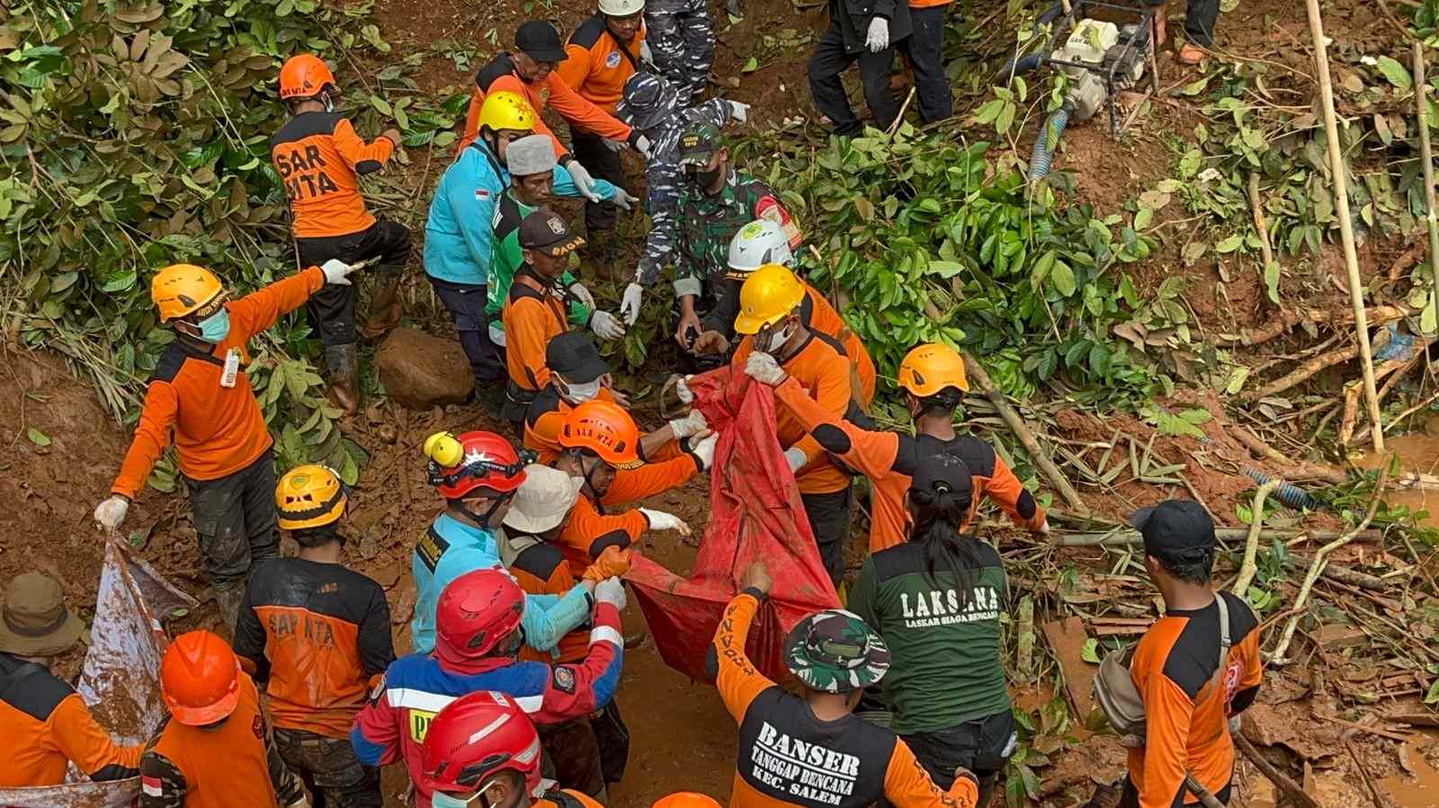 Longsor Majenang: 8 Korban Terevakuasi, Pencarian Masih Berlanjut