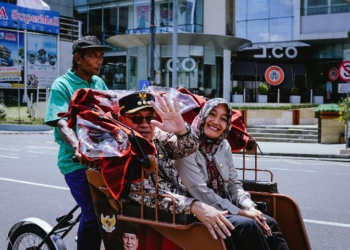 280 Pengayuh Becak Banyumas Terima Becak Listrik dari Presiden Prabowo Bupati Sadewo: “Jangan Dijual!”