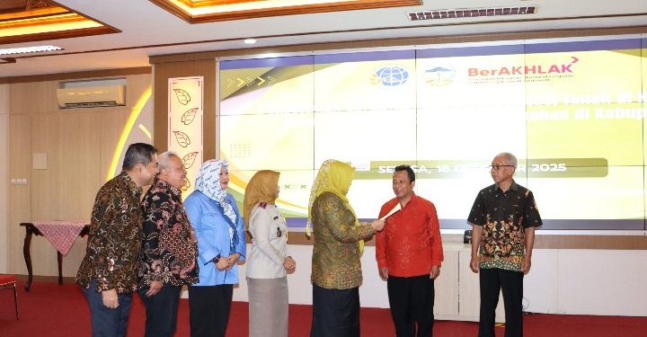 Pemkab Banyumas Tuntaskan Konsolidasi Tanah, 100 Sertipikat Dibagikan