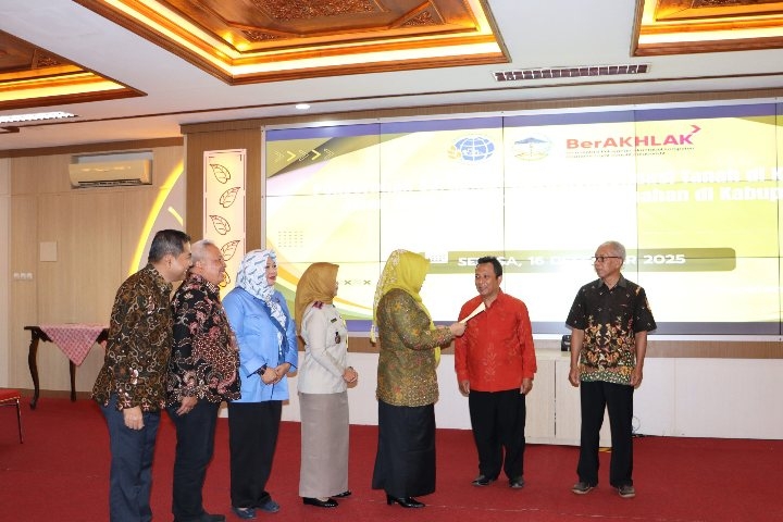 Pemkab Banyumas Tuntaskan Konsolidasi Tanah, 100 Sertipikat Dibagikan