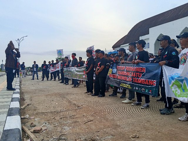 Warga Baseh Desak Tambang Granit PT DBA Ditutup Permanen, Ancam Segel Lokasi