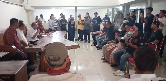 Audiensi Warga dan Bupati Banyumas: Muncul Tuntutan Stop Tambang di Desa Gandatapa