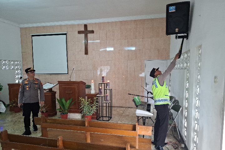 Jelang Natal, Polresta Banyumas Sterilisasi Gereja di Kemutug Lor