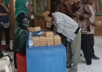 Desa Terkunci Konflik, Warga Jadi Korban