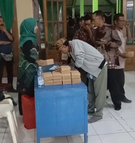 Desa Terkunci Konflik, Warga Jadi Korban