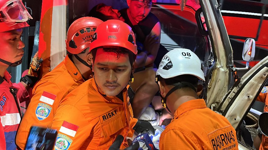 Kecelakaan Kendaraan di Purwokerto, Satu Orang Terjepit Berhasil Diselamatkan