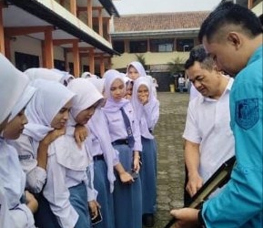 Satresnarkoba Polresta Banyumas Bentengi 617 Pelajar SMK Swagaya 1 dari Bahaya Narkoba