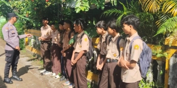 Jam Belajar, 14 Siswa Berseragam Sekolah Malah Nongkrong Diwarung
